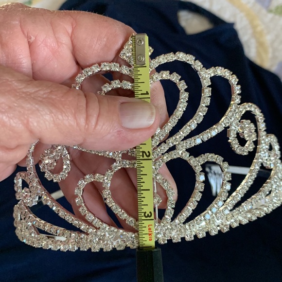 LARGE RHINESTONE TIARA - Picture 11 of 12